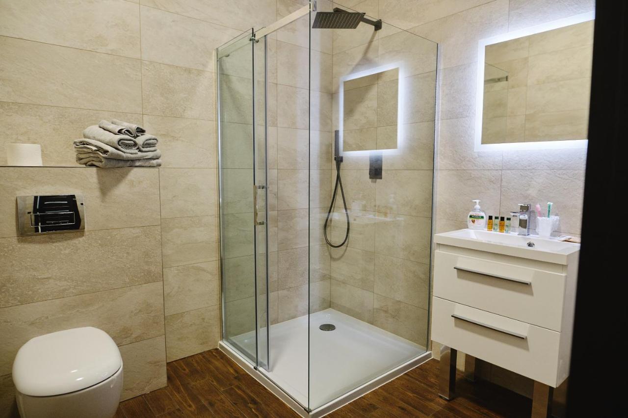 M&M Apartamenty Jasionka Ngoại thất bức ảnh