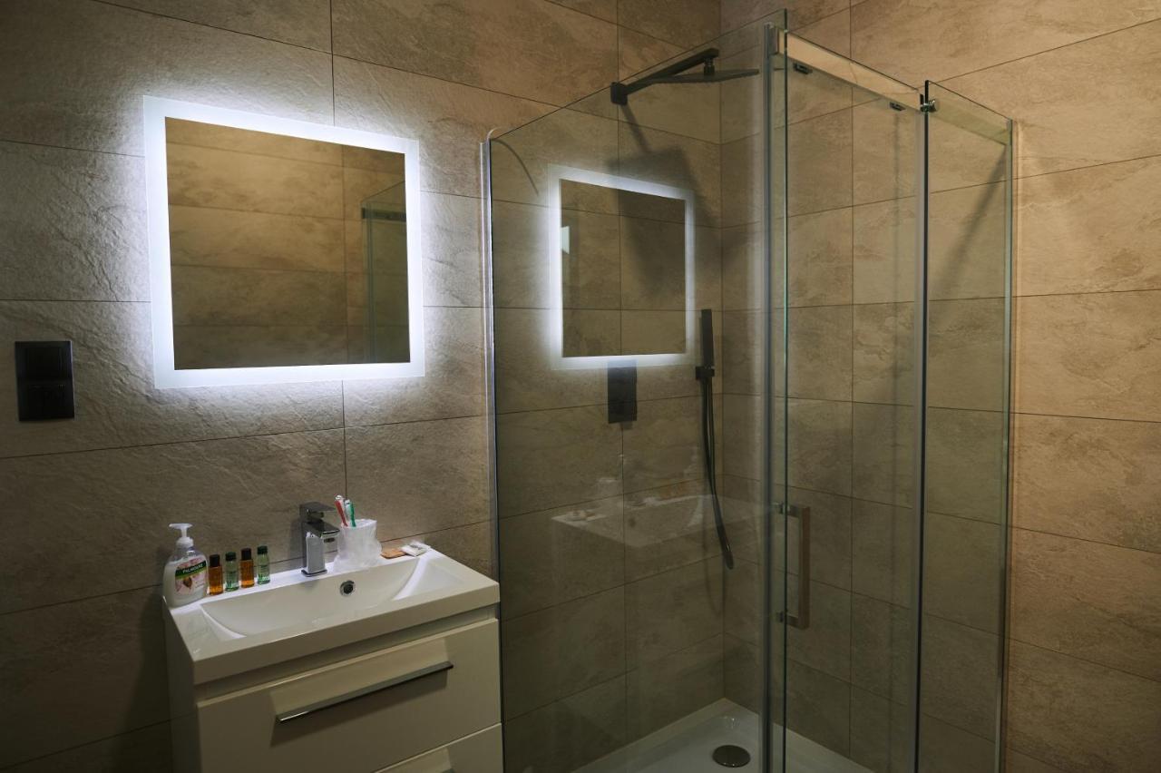 M&M Apartamenty Jasionka Ngoại thất bức ảnh